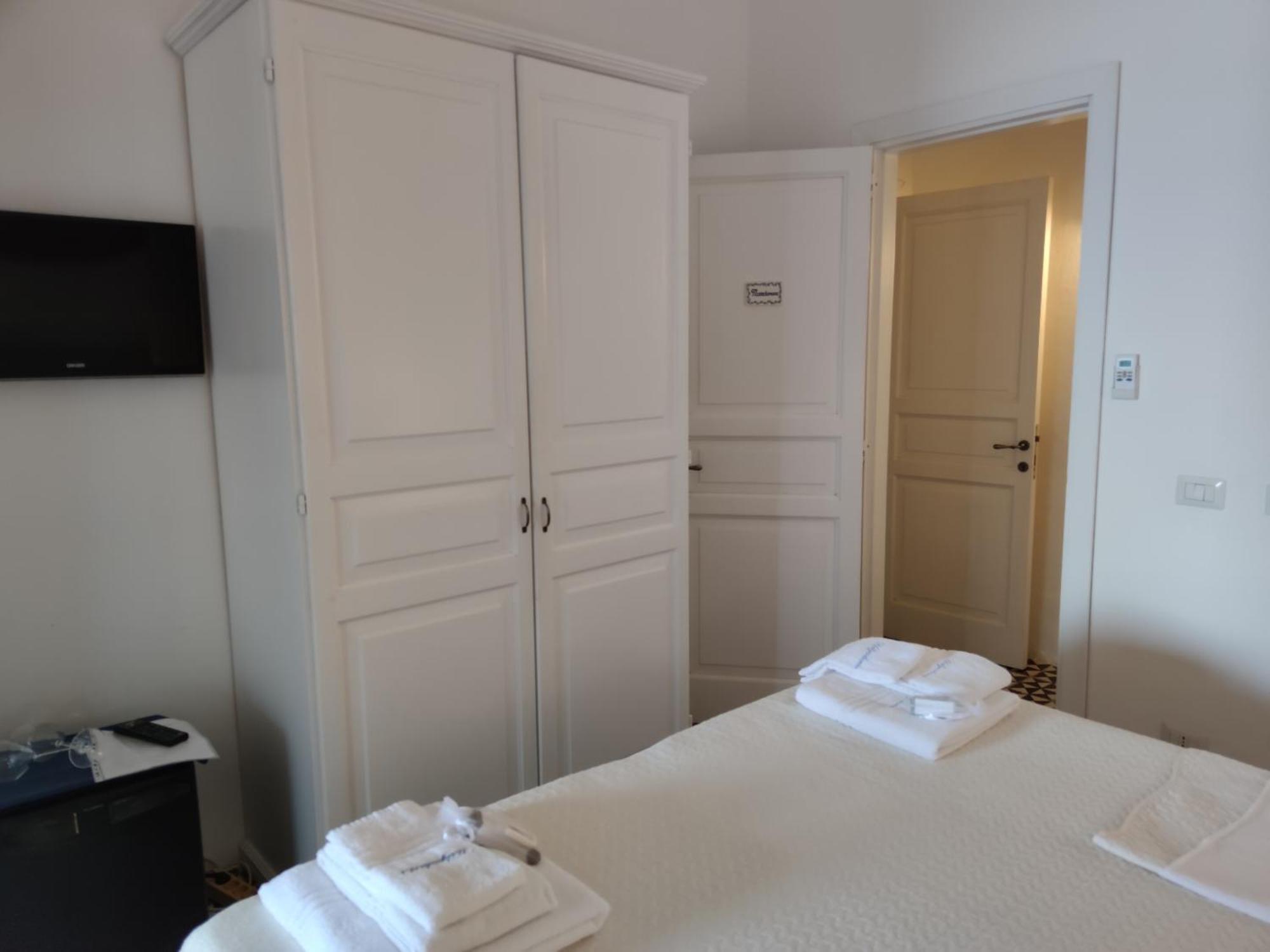 Hotel Halgoduria Santa Marina Salina Pokoj fotografie